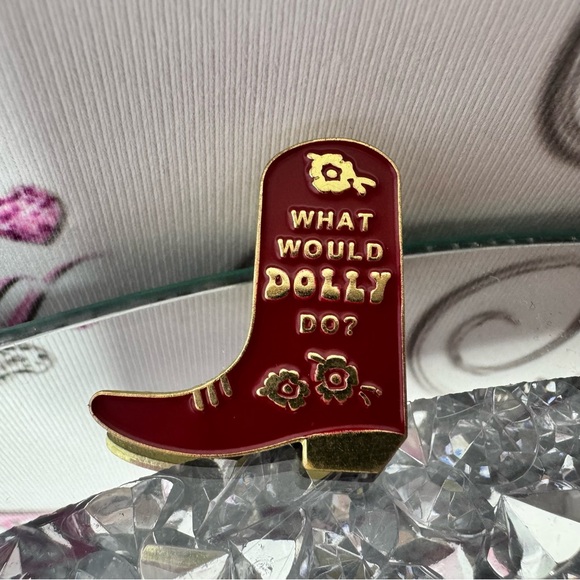 Pin π§· what would dolly do? Cowgirl boots cowboy boots pin red gold clip pin - Picture 2 of 5
